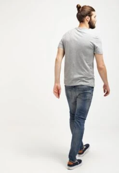 Pier One Jeans Slim FitDestroyed Denim Uomo Jeans PI922GA08-K11 -Negozio online Pier One Italia 023c0909fd3b4463aa11aa2e5d4b2317