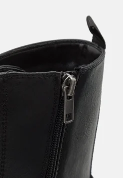 Pier One Stivaletti StringatiBlack Uomo Stivaletti/Stivali PI912K0BJ-Q11 11 Pier One Stivaletti StringatiBlack Uomo Stivaletti/Stivali PI912K0BJ-Q11 -Negozio online Pier One Italia 039c123f8b4b4151b8d0bff251574ade scaled