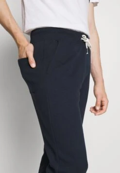 Pier One Pantaloni SportiviDark Blue Uomo Pantaloni Sportivi E Joggers PI922E03I-K12 10 Pier One Pantaloni SportiviDark Blue Uomo Pantaloni Sportivi E Joggers PI922E03I-K12 -Negozio online Pier One Italia 04e5700440b843a0b923adb3d47659b9 scaled