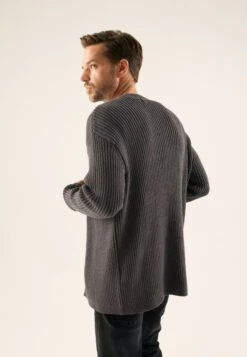 Pier One CardiganAnthracite Uomo Maglieria PI922Q0BV-Q11 -Negozio online Pier One Italia 08fcb56a778c477885faf6e10f0348eb scaled