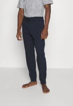 Pier One 2 PackPantaloni Del PigiamaDark Blue/Mottled Light Grey Uomo Per La Notte PI982L00I-K16 8 Pier One 2 PackPantaloni Del PigiamaDark Blue/Mottled Light Grey Uomo Per La Notte PI982L00I-K16 -Negozio online Pier One Italia 0992bc85719846bdbf5d551872fb4c4d scaled