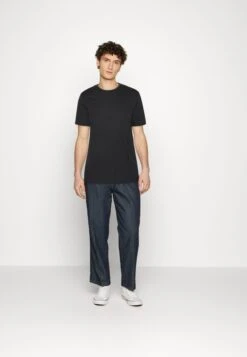 Pier One 5 PackT-Shirt BasicWhite/Off-White/Light Grey/Beige/Black Uomo T-shirt E Polo PI922O0GY-A14