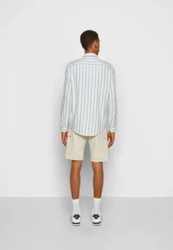 Pier One Camicia Light Blue/White Uomo Camicie PI922D0BB-K11 -Negozio online Pier One Italia 11e4d79f744648cc9aef0b3334080fcb scaled