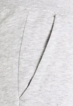 Pier One 2 PackPantaloni SportiviMottled Light Grey/Mottled Dark Blue Uomo Pantaloni PI922E03K-C11 -Negozio online Pier One Italia 12c6ccaf8ea149bba803c59763b574d0 scaled