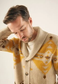 Pier One CardiganBeige/Multi-Coloured Uomo Maglieria PI922Q0BY-B11 -Negozio online Pier One Italia 142784a8714849abae4df38715b12264 scaled