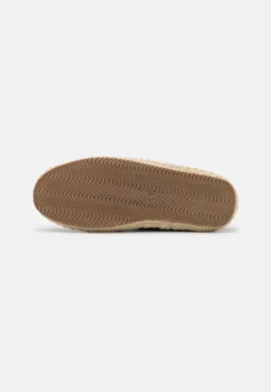 Pier One Unisex - Espadrillas - Dark Blue -Negozio online Pier One Italia 1576eac75c8c4275a20b01ad6e8f97f1 scaled