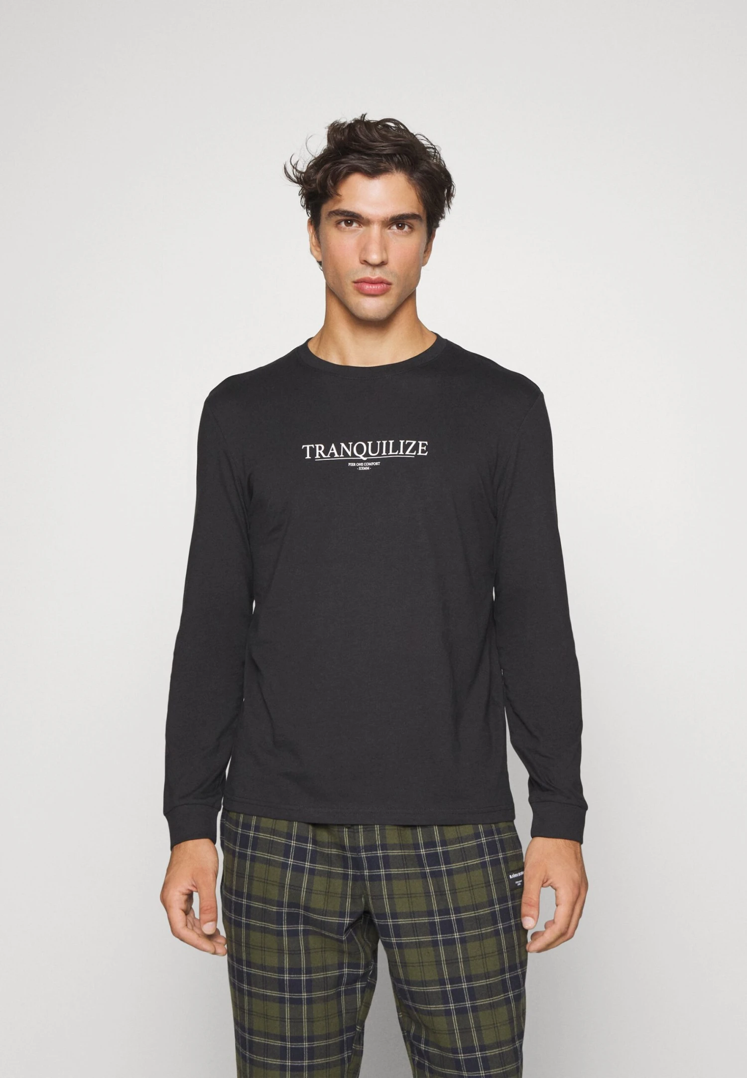 Pier One Maglia Del PigiamaBlack Uomo Per La Notte PI982N00D-Q11 1 Pier One Maglia Del PigiamaBlack Uomo Per La Notte PI982N00D-Q11