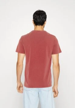 Pier One 5 PackT-Shirt BasicOff-White/Lilac/Light Red Uomo T-shirt E Polo PI922O0XG-A11 -Negozio online Pier One Italia 168bc908d36647578ccfa8ea9edb0e04 scaled
