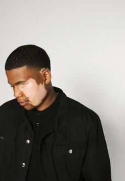 Pier One PoloBlack Uomo T-shirt E Polo PI922P061-Q11 -Negozio online Pier One Italia 18934fae806543f29623a18960d59ffe scaled