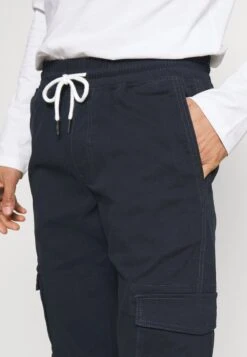 Pier One Pantaloni Cargo - Dark Blue 11 Pier One Pantaloni Cargo - Dark Blue -Negozio online Pier One Italia 1934b837ea3944deabcaa132afcbd584 scaled