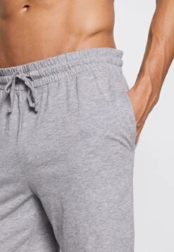 Pier One 3 PackPantaloni Del PigiamaBlack/Mottled Grey Uomo Per La Notte PI982L00F-Q11 -Negozio online Pier One Italia 1b7fce7fd09247c0ba23b3eae37988b9 scaled