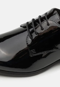 Pier One StringateBlack Uomo Scarpe Eleganti PI912M0CW-Q11 -Negozio online Pier One Italia 1bf2dab72fa642a4bcaea3485daa2c5e scaled