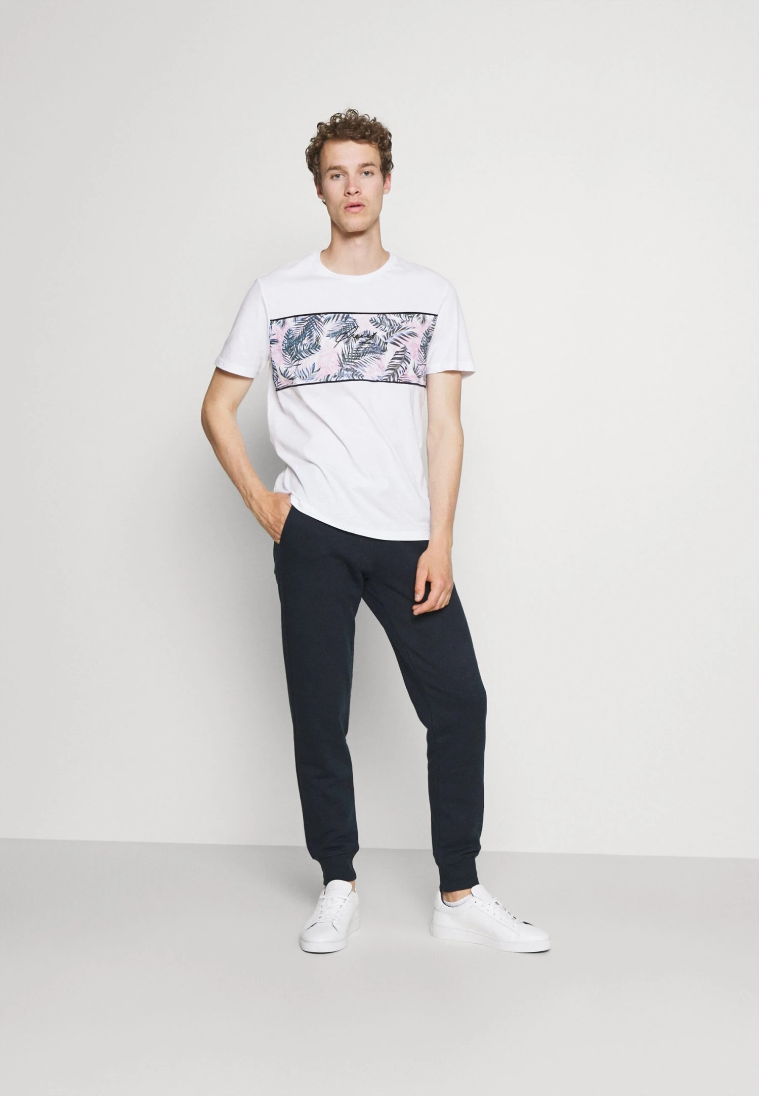 Pier One Pantaloni SportiviDark Blue Uomo Pantaloni Sportivi E Joggers PI922E03I-K12 2 Pier One Pantaloni SportiviDark Blue Uomo Pantaloni Sportivi E Joggers PI922E03I-K12 - immagine 2