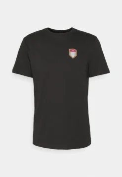 Pier One T-Shirt Con StampaBlack Uomo T-shirt E Polo PI922O0YS-Q11 -Negozio online Pier One Italia 2390479d22674535a44d39a8205f3c92 scaled