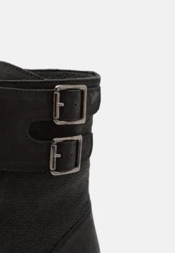 Pier One LeatherStivaletti StringatiBlack Uomo Stivaletti/Stivali PI912K0C0-Q11 -Negozio online Pier One Italia 24436f9a9e9a445cb50e22b60699f893 scaled