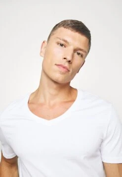 Pier One 2 Pack - T-Shirt Basic - White -Negozio online Pier One Italia 2464778c5d314b51b098f8e722d959b0 scaled