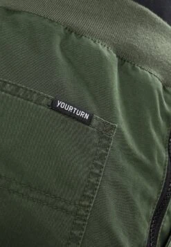 Pier One Pantaloni CargoDark Green Uomo Pantaloni YO122E01M-M11 12 Pier One Pantaloni CargoDark Green Uomo Pantaloni YO122E01M-M11 -Negozio online Pier One Italia 267eb1a5169a4c549f08e5f864e0bce4