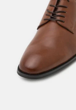 Pier One Stringate ElegantiTan Uomo Scarpe Eleganti PI912M0E2-B11 11 Pier One Stringate ElegantiTan Uomo Scarpe Eleganti PI912M0E2-B11 -Negozio online Pier One Italia 278d9345aca14062952bc09690e4c323 scaled