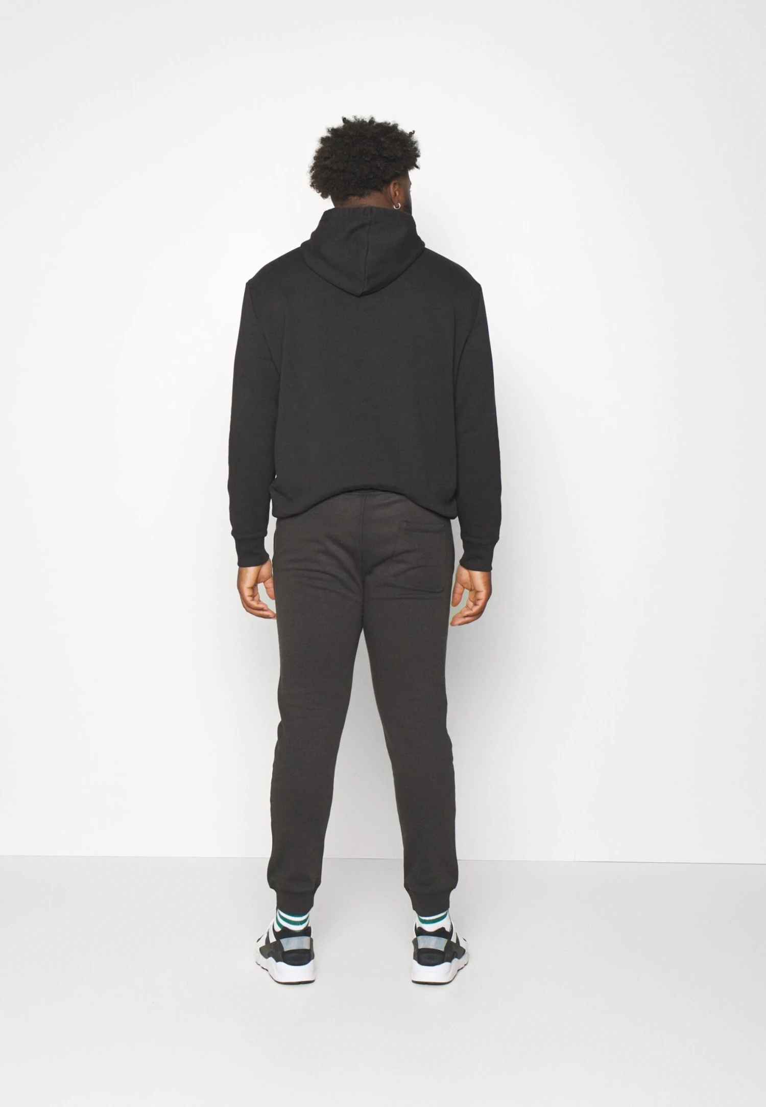 Pier One Pantaloni SportiviBlack Uomo Pantaloni PI922E051-Q11 3 Pier One Pantaloni SportiviBlack Uomo Pantaloni PI922E051-Q11 - immagine 3