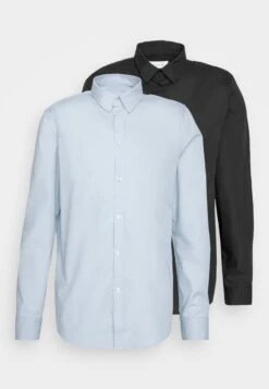 Pier One 2 PackCamicia EleganteBlack/Light Blue Uomo Completi E Cravatte PI922D05K-Q13 14 Pier One 2 PackCamicia EleganteBlack/Light Blue Uomo Completi E Cravatte PI922D05K-Q13 -Negozio online Pier One Italia 2ba377d829e2414296a4ec4546dff35c scaled