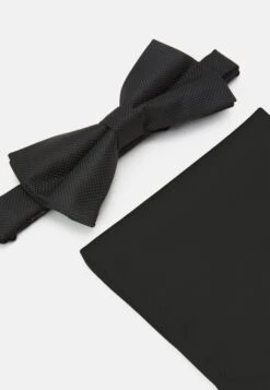 Pier One Set Altri AccessoriBlack Uomo Completi E Cravatte PI952R037-Q11 10 Pier One Set Altri AccessoriBlack Uomo Completi E Cravatte PI952R037-Q11 -Negozio online Pier One Italia 2cca1eb0efd04088b69965831c1a5978 scaled