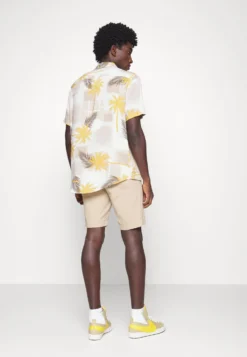 Pier One 2 PackShorts Dark Blue/Tan Uomo Bermuda PI922F04R-K11 -Negozio online Pier One Italia 2da84bf7400144ac9ebc4ca05fbe926a scaled