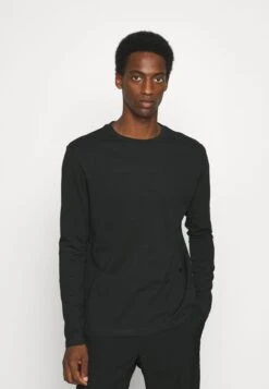 Pier One Maglietta A Manica LungaBlack/Dark Grey/Olive Uomo T-shirt E Polo PI922O0UM-Q11 -Negozio online Pier One Italia 2f9f6b55af2d4174a4c10ae424b84bbe scaled