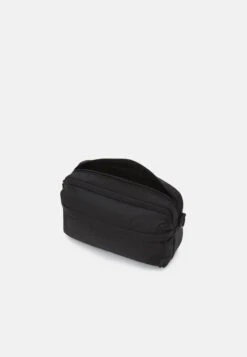 Pier One Borsa A TracollaBlack Uomo Borse PI954H02B-Q11 -Negozio online Pier One Italia 34eba8d728f74489a57905aa56134a23 scaled