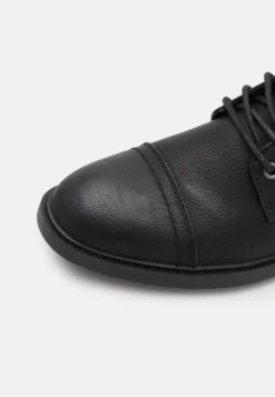 Pier One Stivaletti StringatiBlack Uomo Stivaletti/Stivali PI912K0B2-Q11 -Negozio online Pier One Italia 37fea401e196467a98b945c96afb6dcf scaled