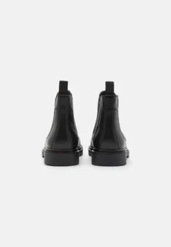 Pier One LeatherStivalettiBlack Uomo Stivaletti/Stivali PI912K0C6-Q11 -Negozio online Pier One Italia 38fceb26209f4f8e8e56a5d89f6e46d5 scaled