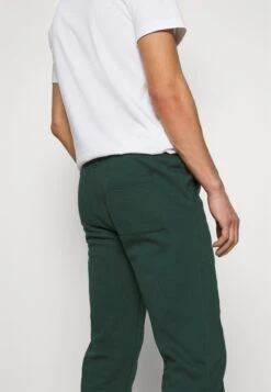 Pier One Pantaloni SportiviDark Green Uomo Pantaloni PI922E03I-M11 -Negozio online Pier One Italia 39902f4039924710878e8cbd571d736c scaled