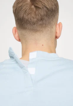 Pier One FelpaLight Blue Uomo Maglieria E Felpe PI922S0FN-K11 -Negozio online Pier One Italia 39c89746ce7044c99c06c10ca40da48b scaled