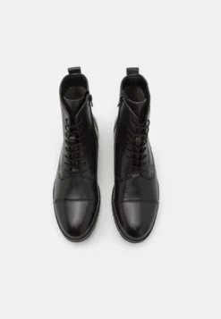 Pier One Stivaletti StringatiBlack Uomo Stivaletti/Stivali PI912K0C7-Q11 -Negozio online Pier One Italia 3af7b8692a1f4820a66dc7e9eac77820 scaled