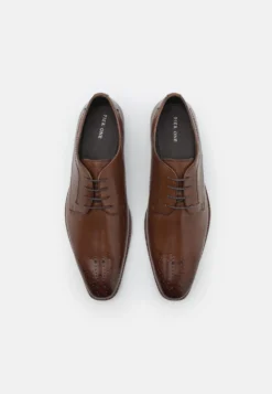 Pier One LeatherStringateBrown Uomo Scarpe Eleganti PI912M0E6-O11 -Negozio online Pier One Italia 3d61d3119797407a914c2c3c923ca29d scaled