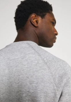 Pier One 3 PackFelpaBordeaux/Black/Grey Uomo Maglieria E Felpe PI922S0C0-G11 -Negozio online Pier One Italia 3f826ffba33f448aa8aacde667ba354b scaled