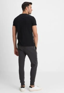 Pier One Pantaloni SportiviDark Grey Uomo Pantaloni PI922E020-C11 8 Pier One Pantaloni SportiviDark Grey Uomo Pantaloni PI922E020-C11 -Negozio online Pier One Italia 41603f18a9d7497b85a73a2ae36be969