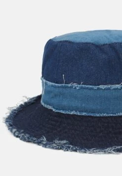 Pier One UnisexCappelloBlue Uomo Cappellie Berretti PI954R00D-K11 -Negozio online Pier One Italia 41b918f957904089ab48e38d0a4d6fe0 scaled