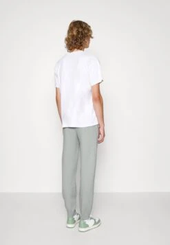 Pier One Pantaloni SportiviGrey Uomo Pantaloni PI922Q0B9-C11 7 Pier One Pantaloni SportiviGrey Uomo Pantaloni PI922Q0B9-C11 -Negozio online Pier One Italia 45a72f66251540d98f4e2c7fa226e527 scaled