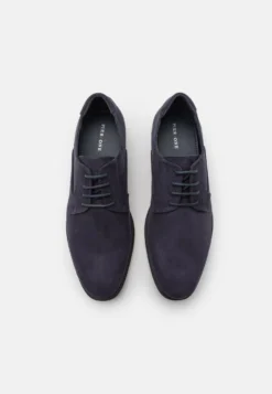 Pier One StringateDark Blue Uomo Scarpe Con I Lacci PI912M0D4-K11 -Negozio online Pier One Italia 483820a2a1a847e4a79c276ed53429d0 scaled