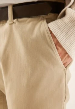 Pier One ChinoBeige Uomo Pantaloni PI922E05D-B11 -Negozio online Pier One Italia 498068cd0fa246f38b46c974886a5308 scaled