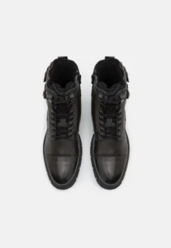 Pier One LeatherStivaletti StringatiBlack Uomo Stivaletti/Stivali PI912K0CI-Q11 -Negozio online Pier One Italia 4c692aeab6ab4aa3b366234f57542090 scaled