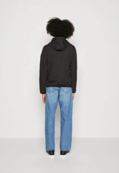 Pier One ImpermeabileBlack Uomo Giacche PI922T04I-Q11 -Negozio online Pier One Italia 4e357a4c9dc64463935acb495187a2e8 scaled