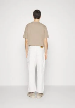 Pier One Carpenter Colored Twill Jeans A SigarettaOff-White Uomo Jeans PI922G04S-A11 -Negozio online Pier One Italia 4fab3a7ad84e43dfa273cbbbc4f63ebc scaled