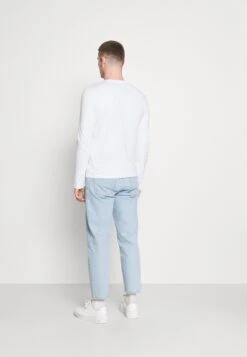 Pier One 5 PackMaglietta A Manica LungaWhite/Dark Blu/Grey Uomo T-shirt E Polo PI922O0RB-A11 11 Pier One 5 PackMaglietta A Manica LungaWhite/Dark Blu/Grey Uomo T-shirt E Polo PI922O0RB-A11 -Negozio online Pier One Italia 501e285d599547fa8b3d97a7168757c4 scaled