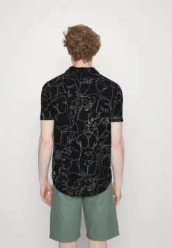 Pier One Resort RegularCamiciaBlack Uomo Camicie PI922D0EK-Q11 -Negozio online Pier One Italia 5268045bc35c4972936cbe1c0fae5d99 scaled
