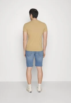 Pier One Shorts Di JeansLight Blue Denim Uomo Jeans PI922F05B-K11 -Negozio online Pier One Italia 552e56a379324ee19f6698cc01b86f6e scaled