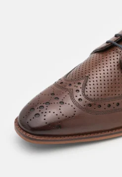 Pier One LeatherStringateBrown Uomo Scarpe Eleganti PI912M0E5-O11 -Negozio online Pier One Italia 57c21119ec2a4a74b09a3de69708d48e scaled