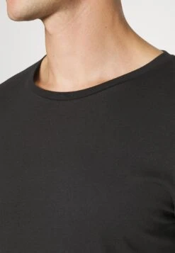 Pier One 2 PackMaglietta A Manica LungaBlack/Mottled Dark Grey Uomo T-shirt E Polo PI922O0GT-Q13 -Negozio online Pier One Italia 58d184c68d6a4efb93849263615dae84 scaled