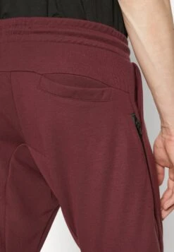 Pier One Pantaloni SportiviBordeaux Uomo Pantaloni PI922E03N-G11 -Negozio online Pier One Italia 5e391278b405451e8274b83a80c55c70 scaled