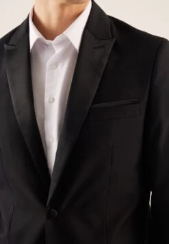 Pier One CompletoBlack Uomo Completi E Cravatte PI922A02K-Q11 11 Pier One CompletoBlack Uomo Completi E Cravatte PI922A02K-Q11 -Negozio online Pier One Italia 5e9e80eed34f43ad934a2281550cc8f1 scaled